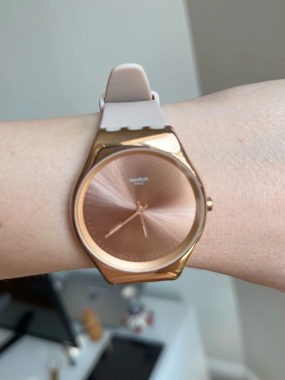Swatch SKINROSEE - Silicone Strap with Rose Gold Case Watch